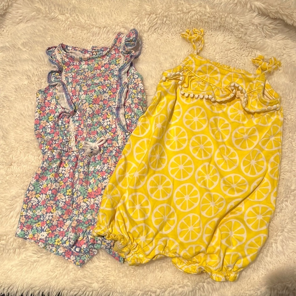 Bundle CARTERS 6 month pair of rompers